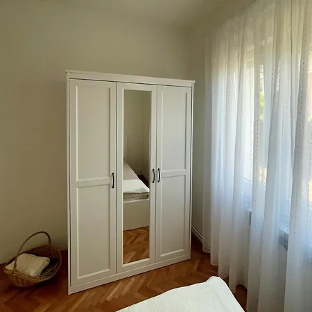 Apartment Lavrika *